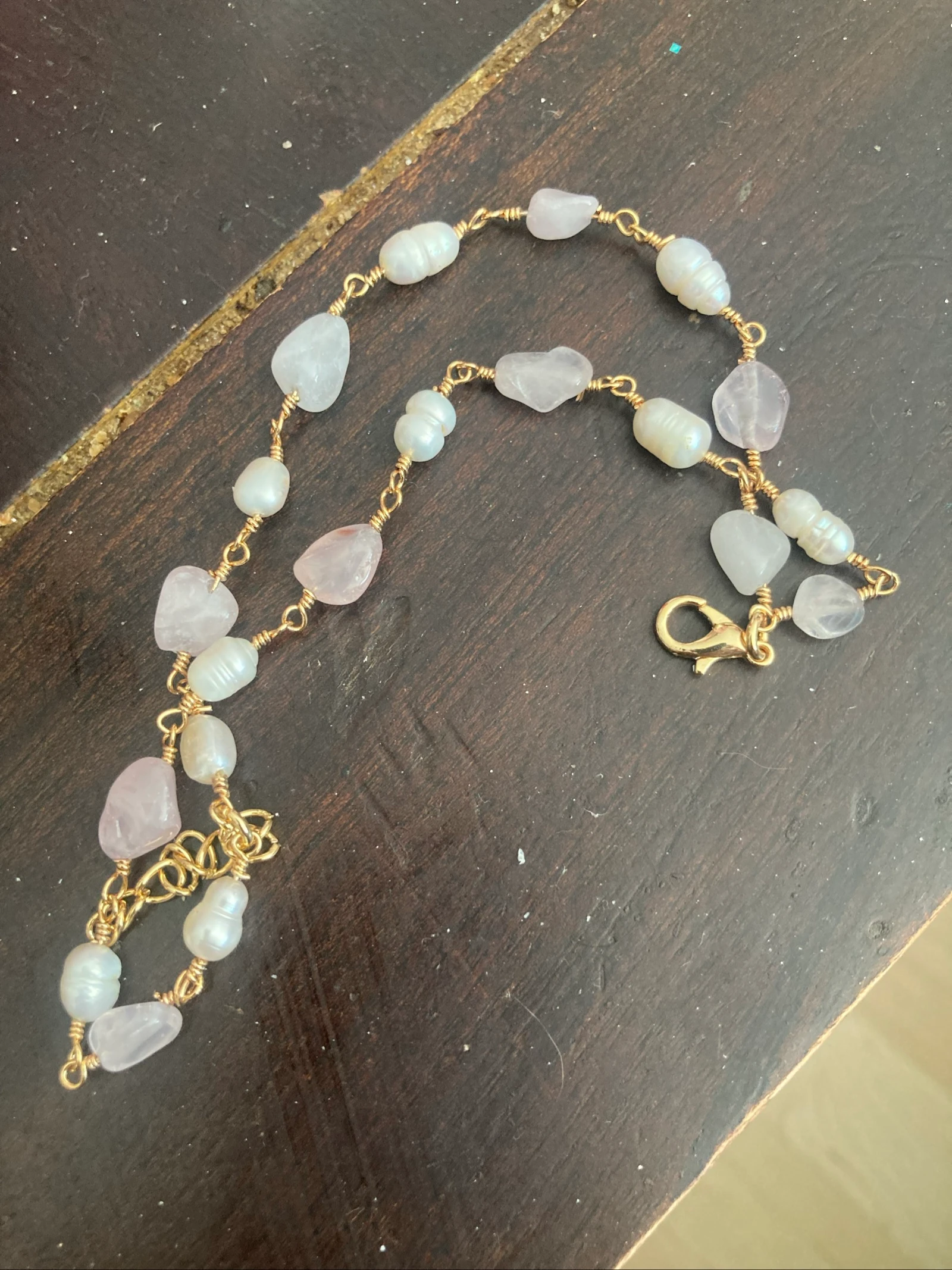 Très jolie bracelet avec quarzts bruts
